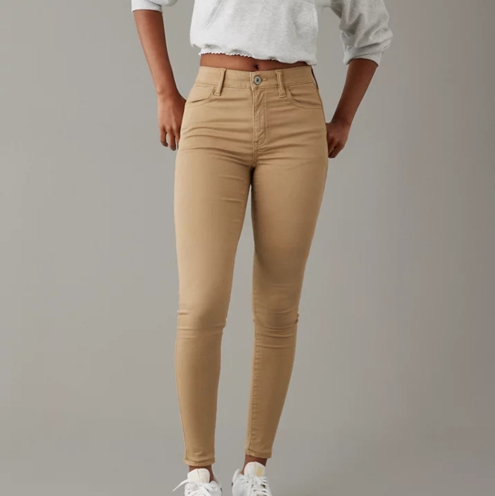 American Eagle Khaki High-Waisted Jegging